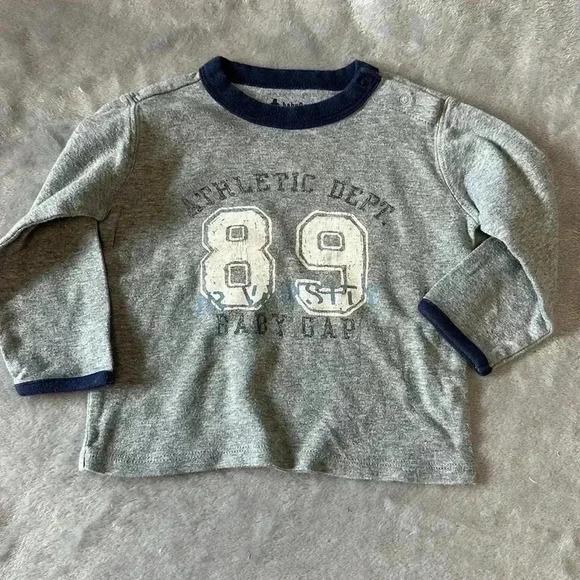 GAP - 2 piece matching set.  Size 6-12 months - Picture 2 of 8